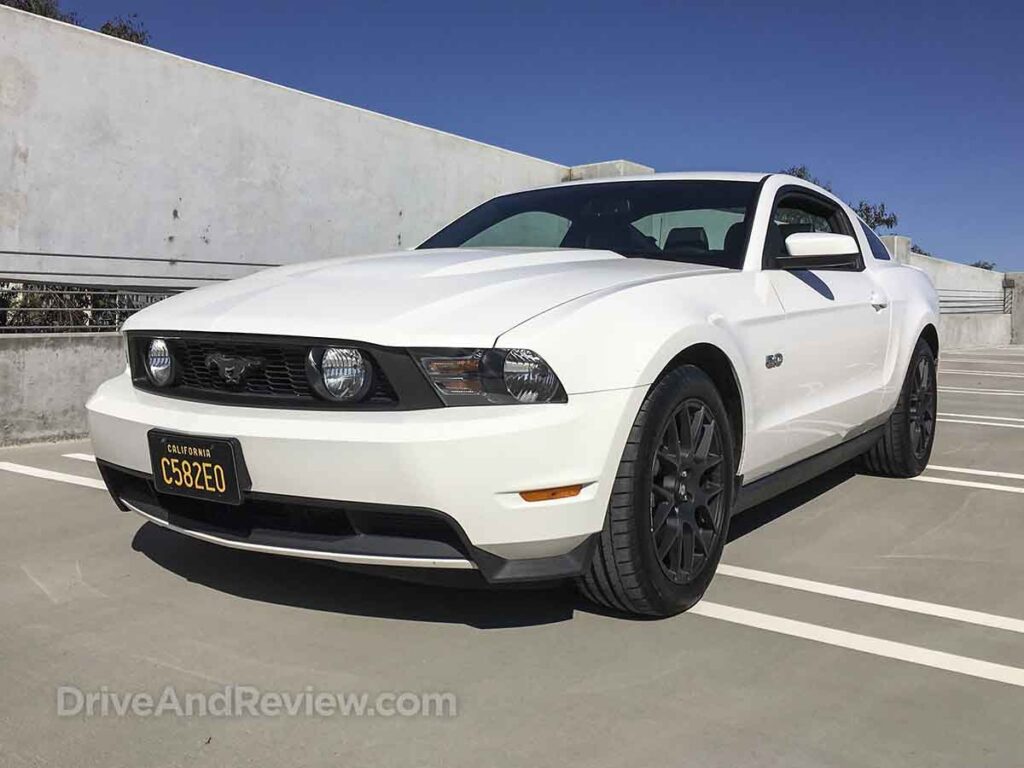 White 2012 Ford mustang GT